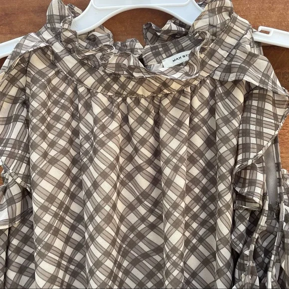 Max Studio Ruffle Top - Picture 5 of 10